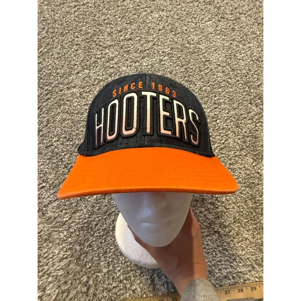 Hooters Mens Blue Fitted Cap‎ Hat Embroidered Unknown Size *